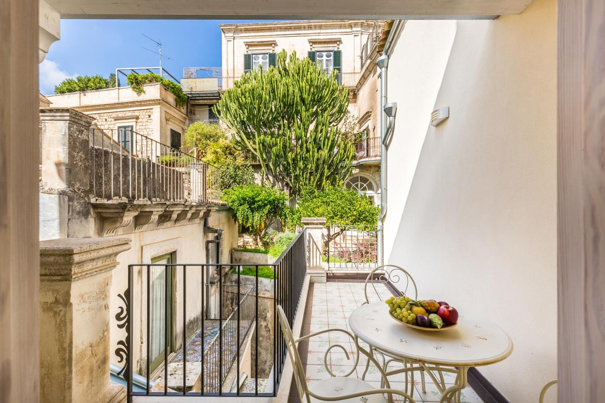 Modica For Family - Rooms And Apartments Kültér fotó